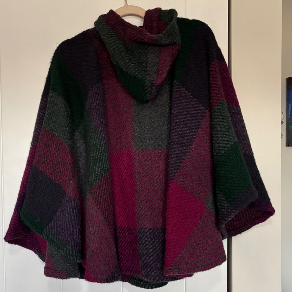 Irish Wool Hooded Poncho - Picture 3 of 3